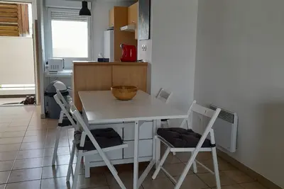 Image de appartement duplex avec piscine et parking sécurisé à 20 minutes de Bordeaux.