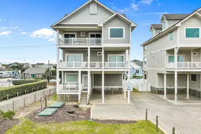 Image de Sea Duced 6 Br + Private Pool + Pets Stay Free!
