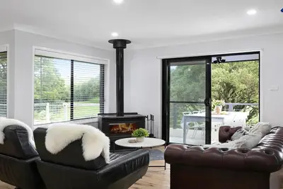 Image de Hoddle Lane — Stay 3, Pay 2!