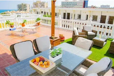 Image de House 2 minutes from the beach. Furnished terrace, barbecue and sea and mountain views