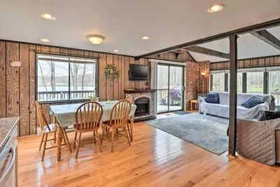 Image de Pocono Lake Home w/ Fire Pit: Walk to Ski Hill!