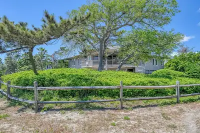 Image de Pelican Porch - Five-Bedroom Inlet/Channel Front Home