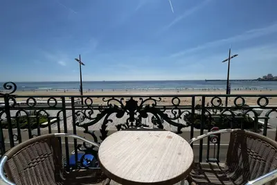 Image de Appartement T2 avec piscine, parking, proche plage et commerces