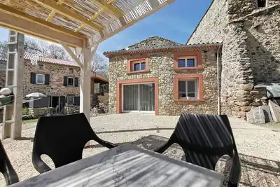 Image de Charmant Gîte Rénové avec Sauna en Haute-Loire, Parfait pour Randonnées et Repos