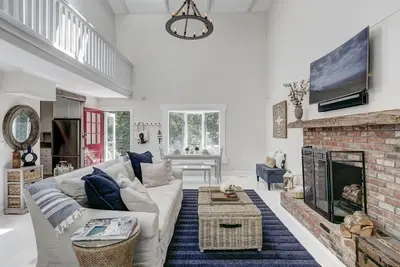 Image de East Hampton Village Fringe Beach House With Heated Swimming Pool