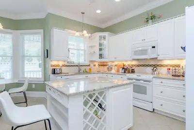 Image de Large Single Fam Home w Elevator 2 Blocks to Beach