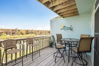 Image de A two-minute walk to paradise! New Listing- Pet Friendly!