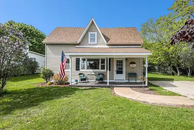 Image de Charlevoix Home, Huge yard, Tons of parking, Privacy, Walk to Town, Quiet!