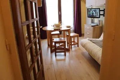 50m du centre station, 2ème étage, piscine, balcon, télévision, casier à ski, 20m², Risoul