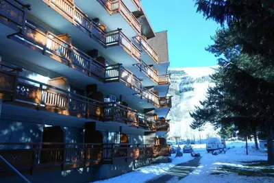 Image de 50m du centre station, 4ème étage, balcon, télévision, casier à ski, 47m², Les 2 Alpes