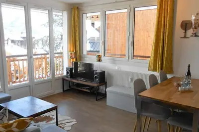 Image de 200m des commerces, 1er étage, vue montagne, balcon, télévision, casier à ski, 50m², Les 2 Alpes