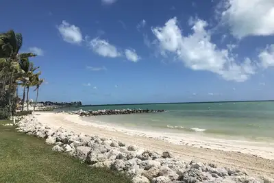Image de 1st Floor, Private Sandy Beach, Heated Pool, Perfect Sunsets on Key Colony Beach