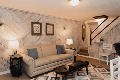 Image de Spacious 1 Br Apt w\/office+kitchen near Liberty and poplar