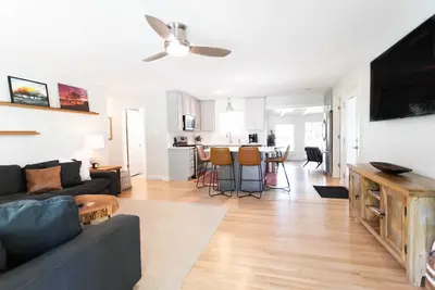 Image de Newly Remodeled Home on the Arkansas River - 3 miles from Airport