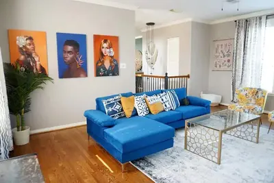 Image de Unique Downtown 🌃/Montrose 🌈3 Bed/ 3 Bath Townhome