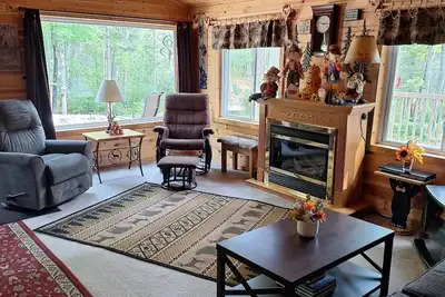 Image de Peaceful cabin in the woods. Well maintained. Trail access. Air cond. \n\n\n\n\n\n\n \n