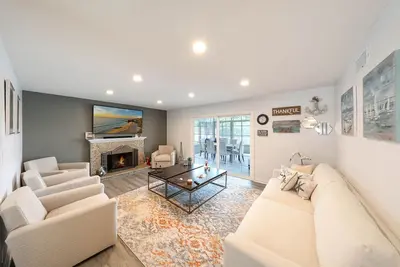 Image de Fully Remodeled, Cheerful 4 Bedroom Close to Beach!