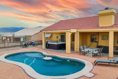 Image de \"Lake Lounge\" w/Pool & Spa 5 mins from Lake Mohave