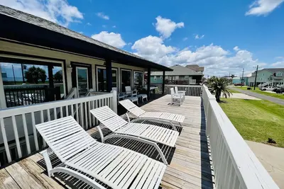 Image de Awesome Ocean Views - Three minute walk to beach with private access