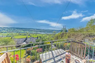 Image de Beautiful cottage with incredible lake views from private balcomy