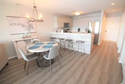 Image de Bridge Pointe Condo at the Grand Glaize Arm Covered Deck Overlooking Lake!
