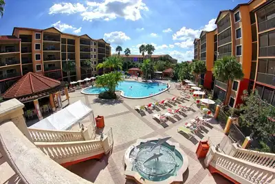 Image de 5 minutes to theme parks! Family-sized condo with water park, game room, bowling