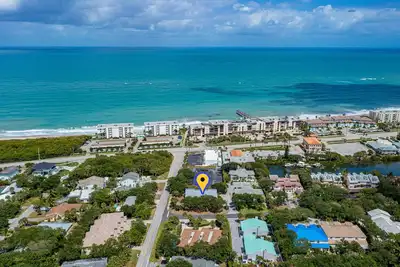 Image de Steps From The Beach! Relaxing Beach Townhouse Getaway! King size bed