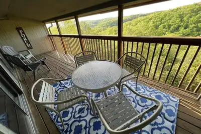 Image de New! Treetop Retreat: 1 Mile from Silver Dollar City