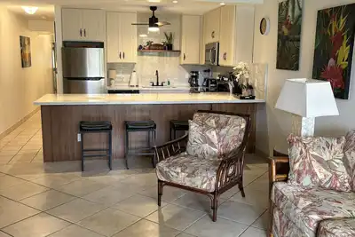 Image de Rez de chaussée, grande véranda, lits jumeaux Murphy, près de la piscine!