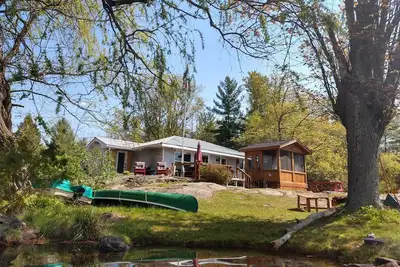 Image de Lovesick Lake Cottage