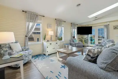 Image de Gorgeous and upscale! Experience Outer Banks Beaches just steps away 4br, 4ba