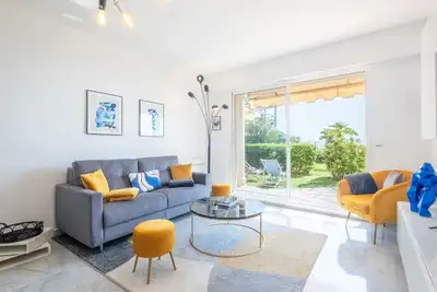 Image de Rare! Superbe 3 pièces avec jardin face à la mer