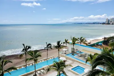 Image de Relaxing Oceanfront Beach Studio Condo, Sleeps 4 - Fantastic Views!