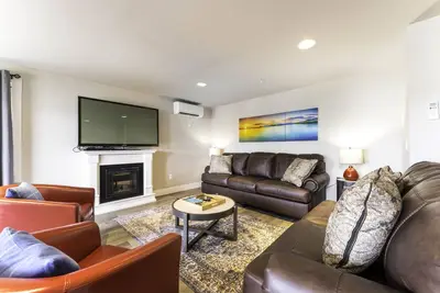 Image de GrandView 100 - Luxury 2 Bedroom Waterfront condo