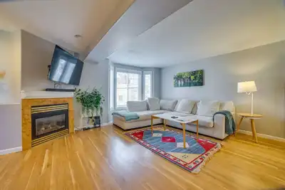 Image de Pet-Friendly Seattle Townhome < 1 Mile to Lake!