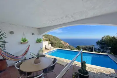Image de Maison mitoyenne avec piscine Ă louer Ă Sa Tuna, Begur.