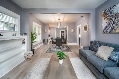 Image de Spacious Home Close to downtown Sa