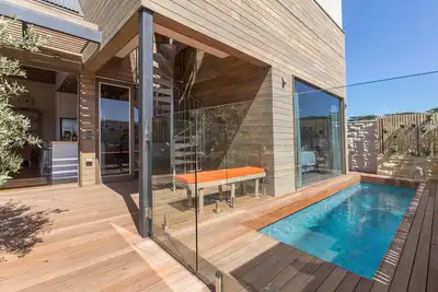 Image de Five bed stunning beach house, with pool, best family location (sleeps10)