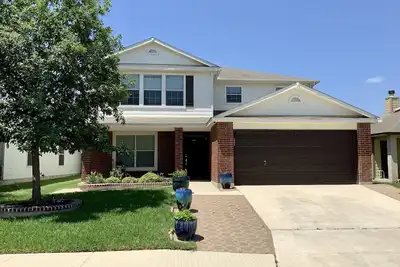 Image de 4 Bedroom with Downstairs Bedroom and Full Bath