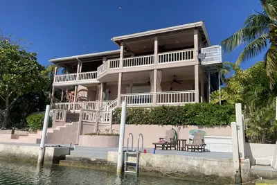 Image de Key house on canal 5-minutes to ocean with 75’ of dockage