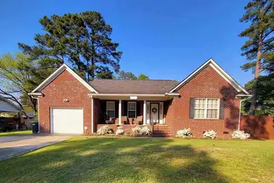 Image de 🌟Super Cute & Comfy Charmer; Baby-Friendly; 7 miles to Ft Liberty🌟