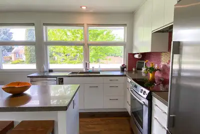 Image de Home away from home ✮ Short walk to lake