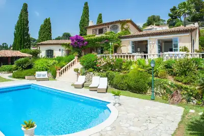 Image de Villa près de Cannes avec piscine et vue