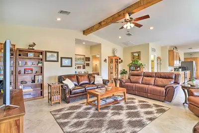 Image de Bertram Ranch Property w\/ Patio & Gas Grill!