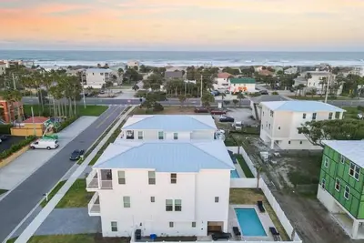 Image de White Sands Retreat - Pool/Hot Tub/Walk to Beach!