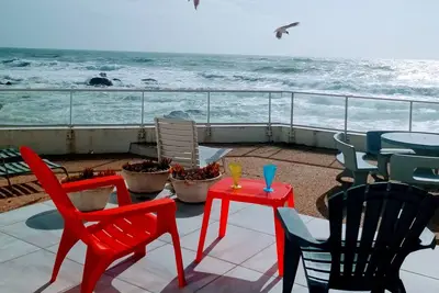 Image de Sea Breeze Villa  above the waves (Sheets/Towels/Garage/gaz Bbq)
