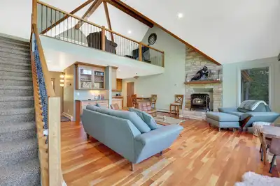 Image de A Boater's Paradise | Lake Charlevoix | Private 60' Dock | Dog Friendly!