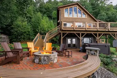 Image de Mountain View Sanctuary | Pet-Friendly Log Cabin with Long Range Views in Weaverville