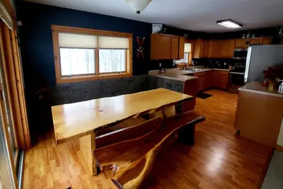 Image de Modern Home in the Mountains- within walking distance to ski slopes!