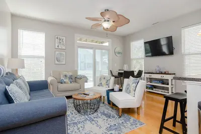 Image de Pet Friendly Townhome w Fenced Yard and Fire Pit!
